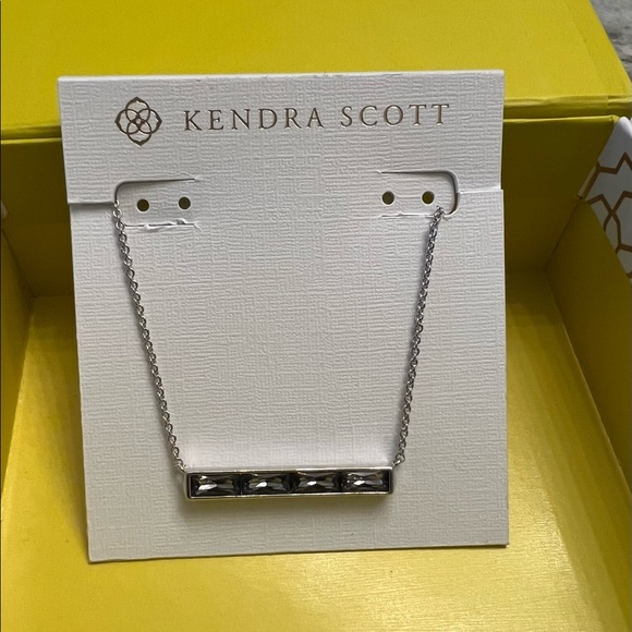New Kendra Scott Gray Crystal Necklace. 🤍 - Picture 3 of 5
